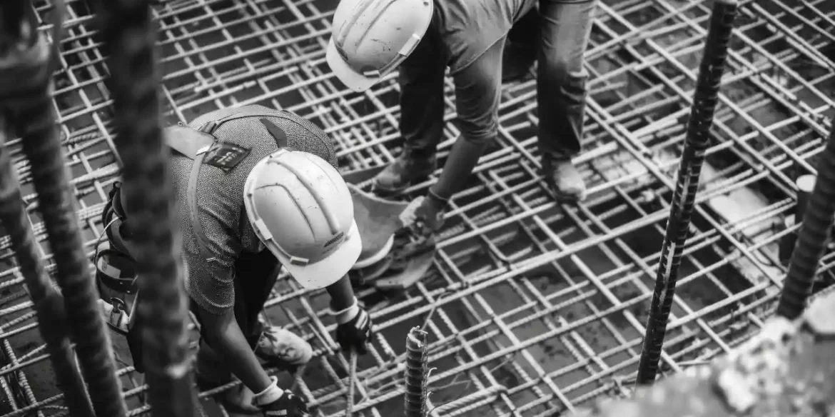 دور الخرسانة لاحقة الشد في مشاريع السعودية الضخمة 2030